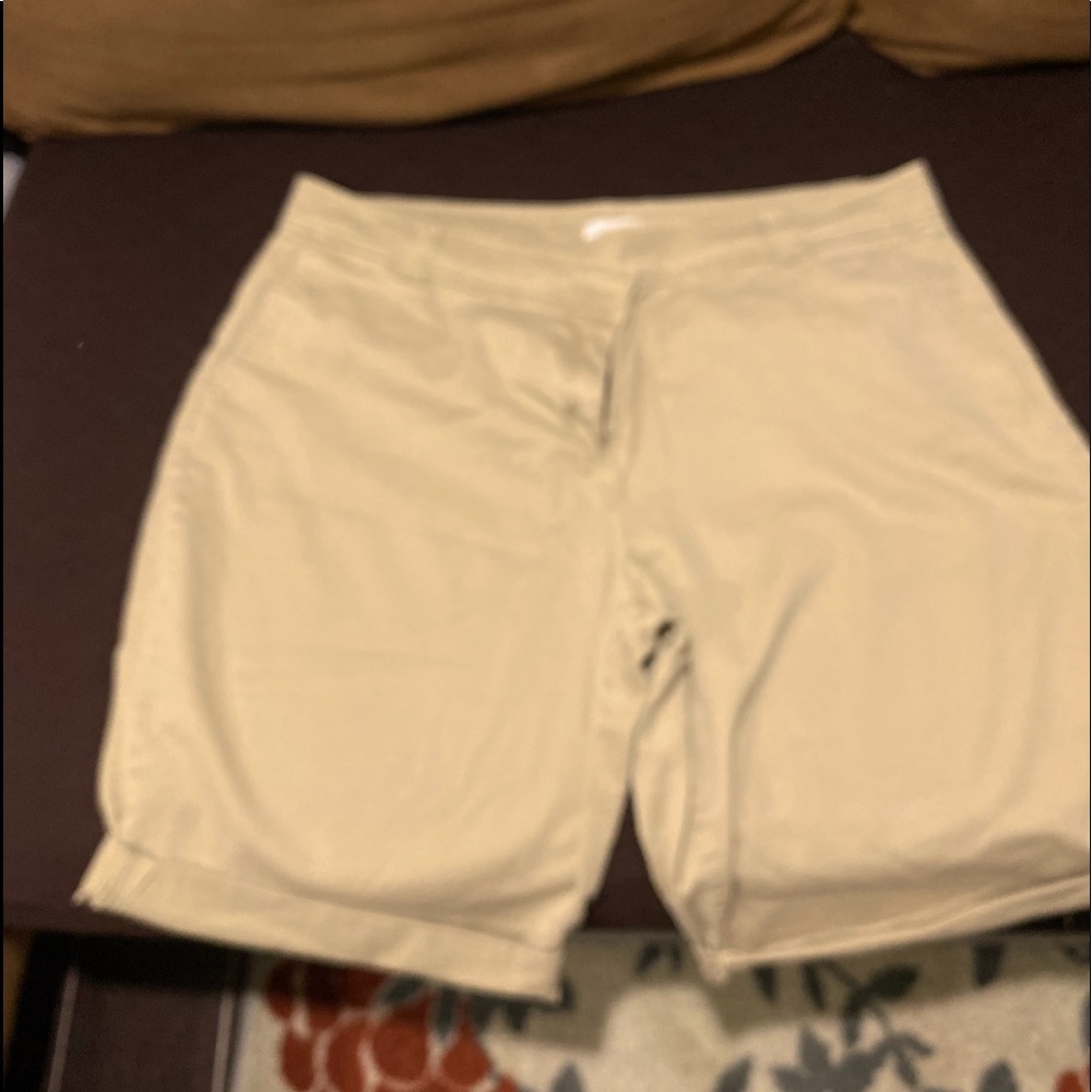 Khaki Bermuda shorts